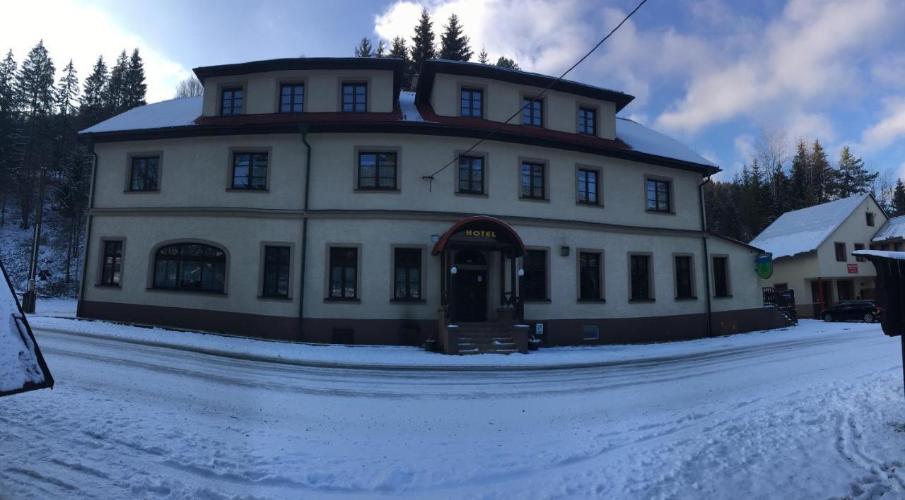 Hotel Salajka Horní Lomná Bagian luar foto